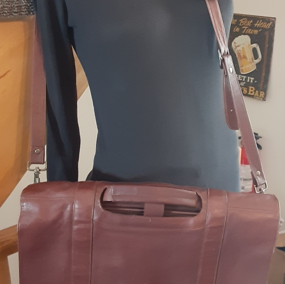 Vintage Unisex Brown Genuine Leather Crossbody Laptop/ Messenger Bag - Picture 5 of 8